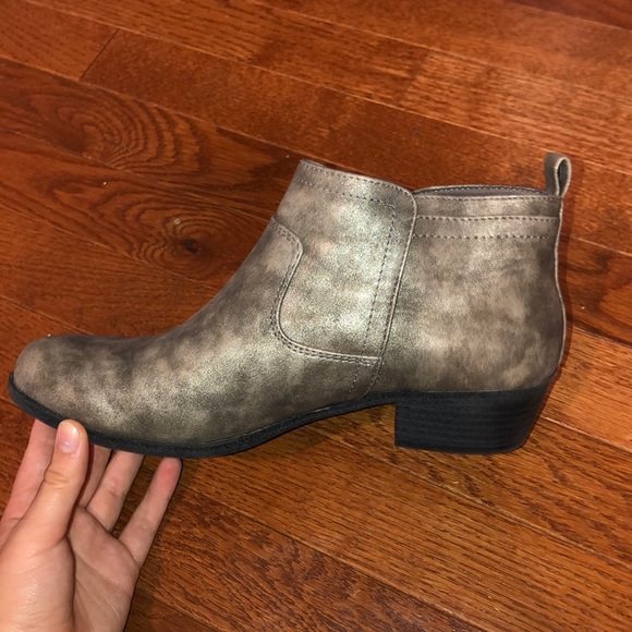 boots - Picture 3 of 4